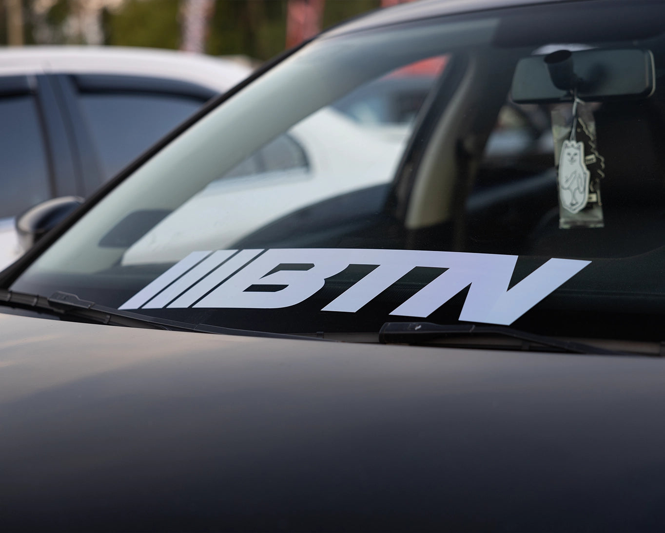 BTN Windshield Banner - Solid Badge